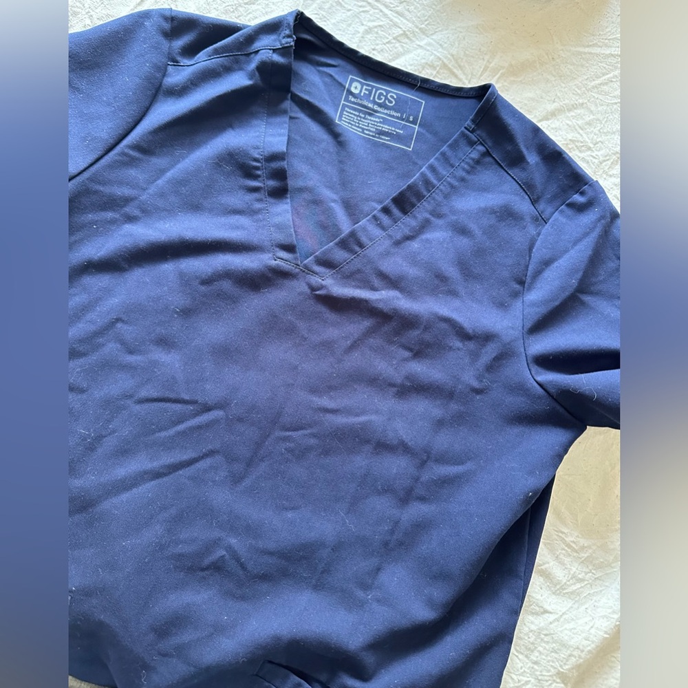 Navy blue small figs scrub top!